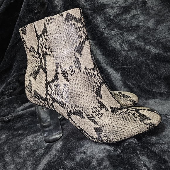 Schutz Snakeskin Leather Ankle Boots Clear Heel Zip Women's
9B - Picture 6 of 12